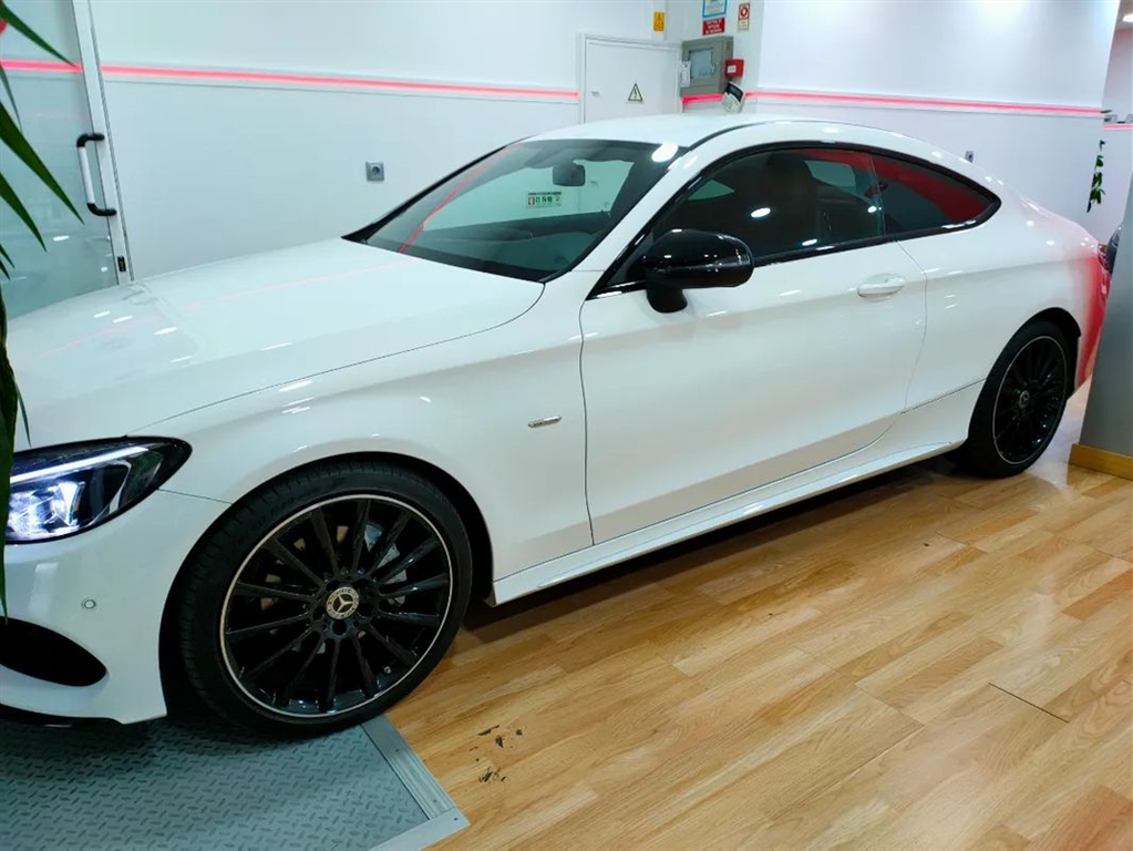 Mercedes-Benz Classe C 220 d AMG Line Aut. (170cv) (5p)