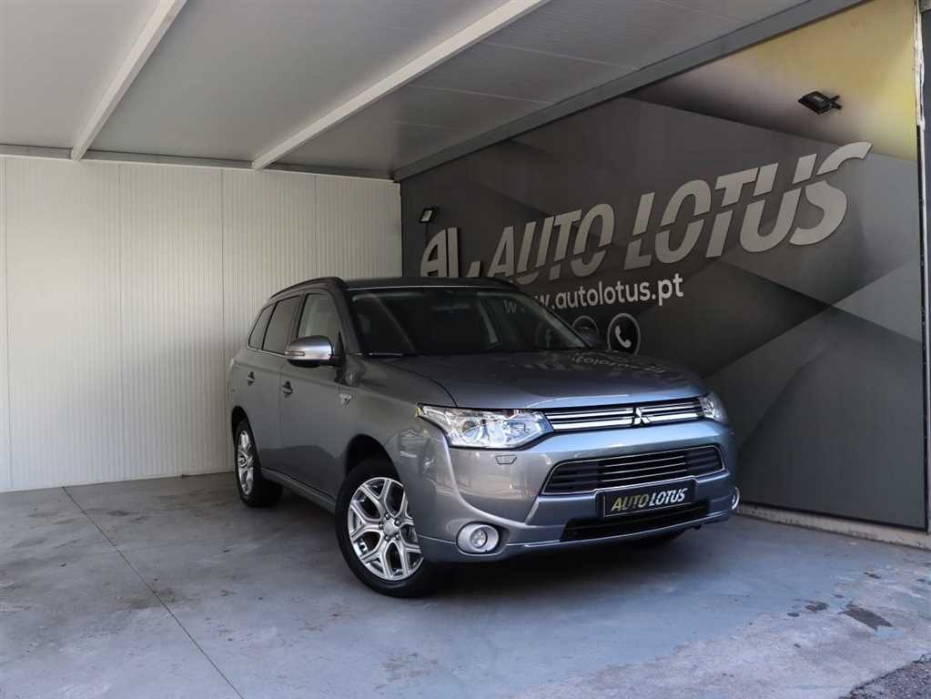 Mitsubishi Outlander 2.0 MIVEC Instyle Navi+
