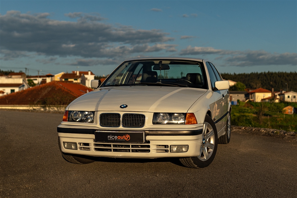 BMW Série 3 318 tds Exclusive (90cv) (4p)