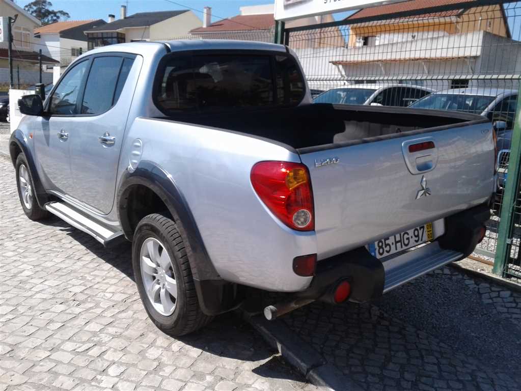 Mitsubishi L 200 2.5 DI-D CD Invite AC/JLL (136cv) (4p)