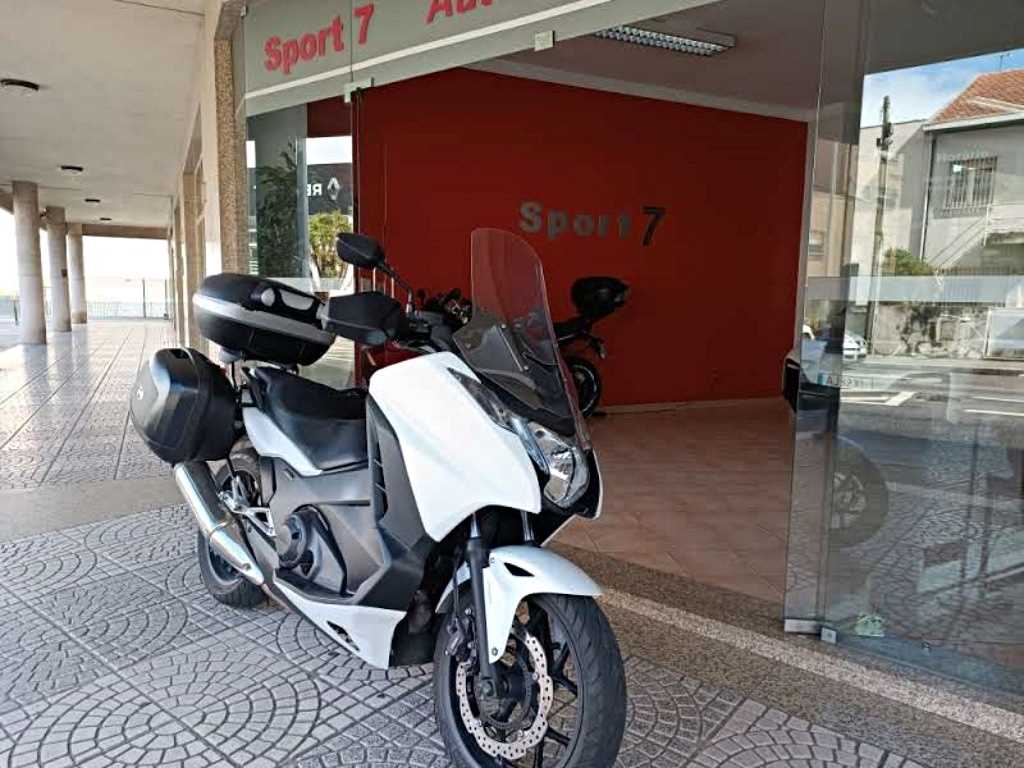 Honda Integra 750 - 1 Dono - com as 3 malas da GIVI 