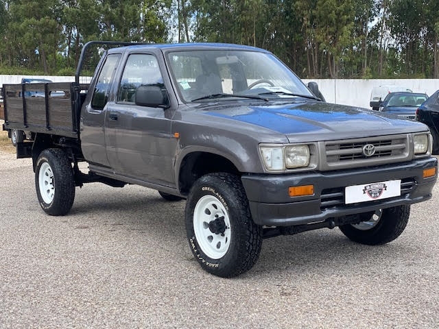 Toyota Hilux 2.4 D LN105L Cx Madeira (83cv) (2p)