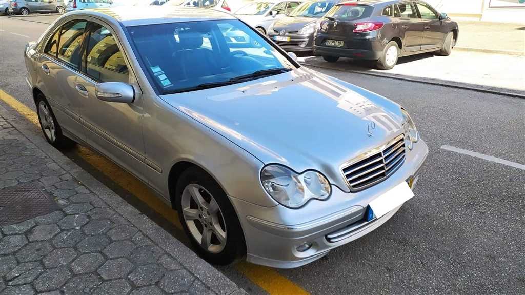 Mercedes-Benz Classe C 270 CDi Avantgarde Aut. (170cv) (4p)