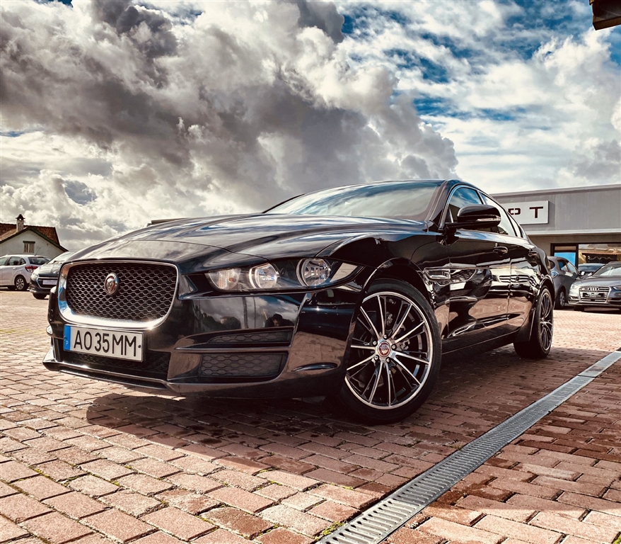 Jaguar XE 2.0 D Pure (163cv) (4p)