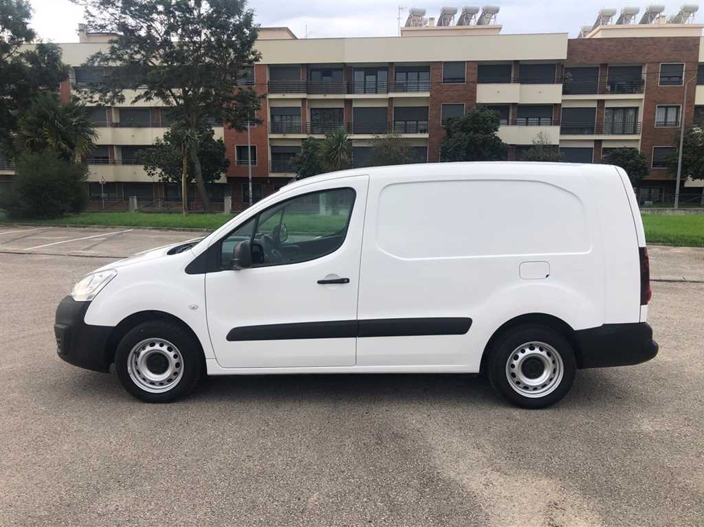 Peugeot Partner 1.6 HDi L2 H1 (100cv) (4p) (3Lug) - AR CONDICIONADO + CÂMERA MARCHA ATRÁS + IVA DEDUTÍVEL
