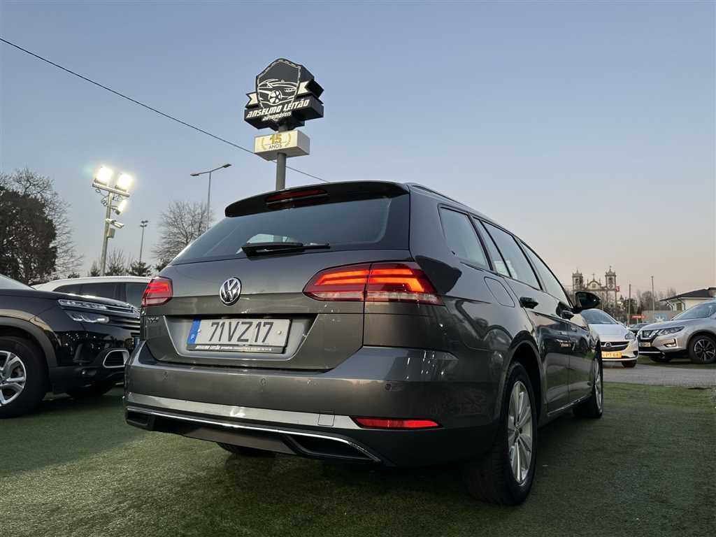 Volkswagen Golf V. 1.6 TDI Confortline DSG