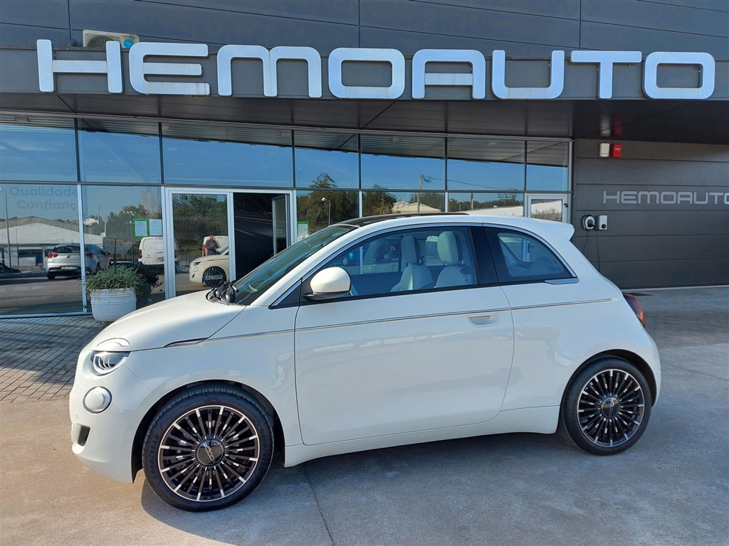 Fiat 500e 3 + 1 La Prima by Bocelli