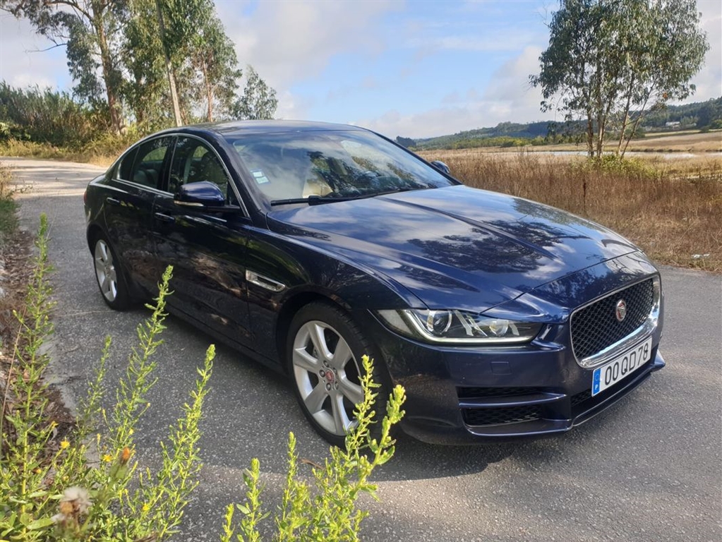 Jaguar XE 2.0 D Portfolio Aut. (180cv) (4p)