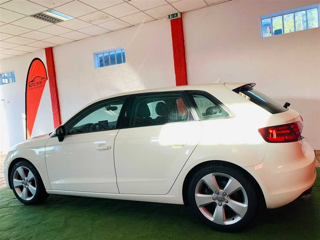 Audi A3 2.0 TDi Business Line Attraction S tronic (150cv) (5p)