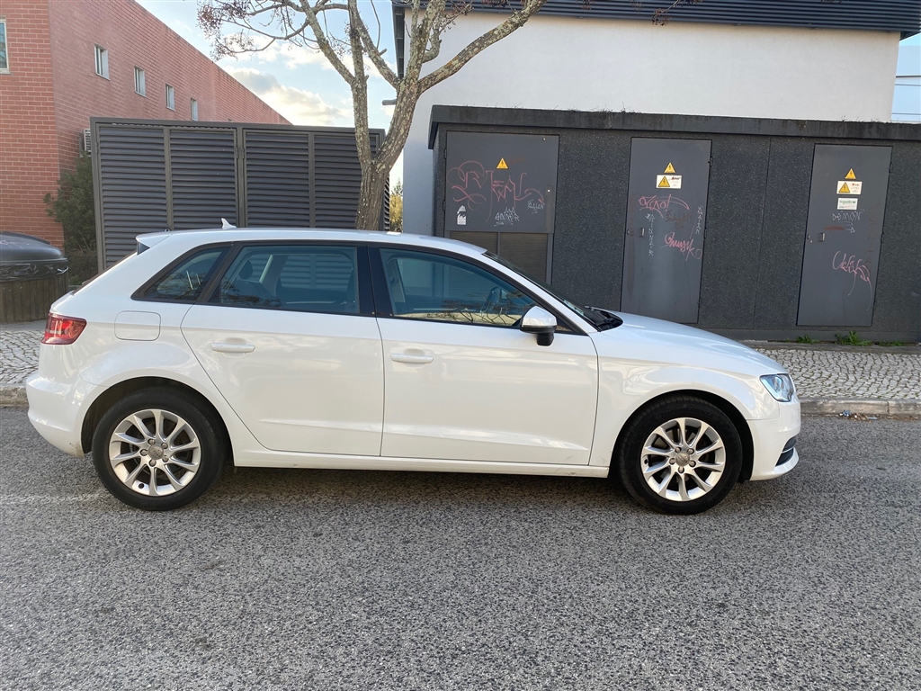 Audi A3 1.6 TDI Attraction (105cv) (3p)
