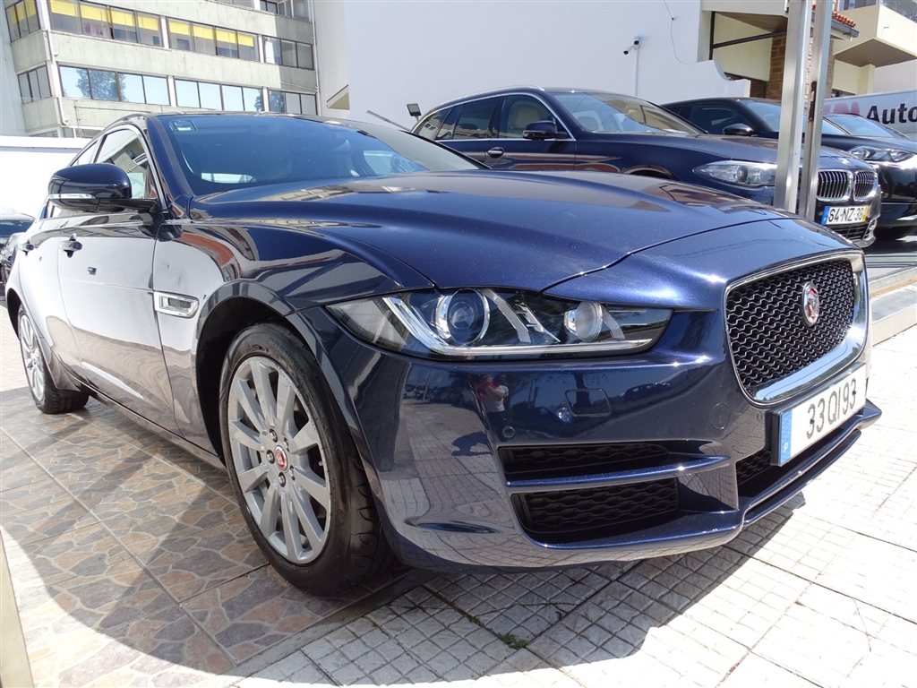 Jaguar XE 2.0 D Pure Aut. (180cv) (4p)