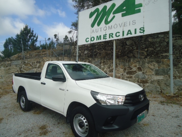 Toyota Hilux 2.4 D-4D 2WD CS (150cv) (2p)